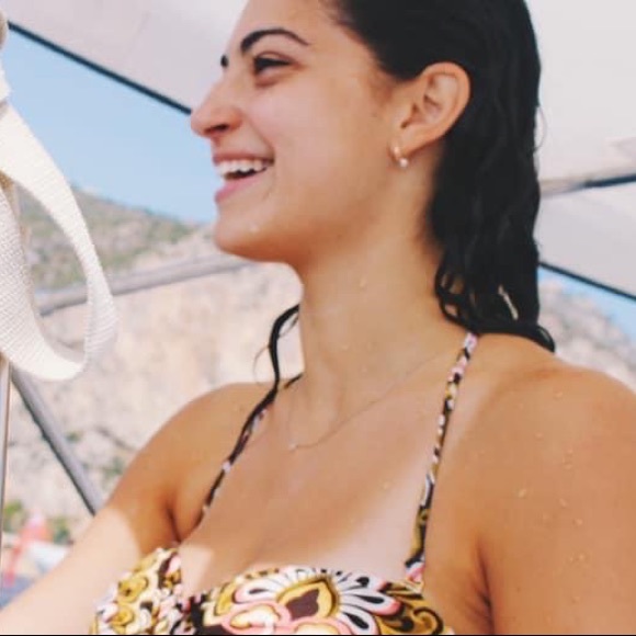 Meet your Posher, Olivia - Picture 1 of 1